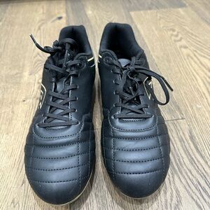 Lotto soccer cleats, womens size 8, worn once